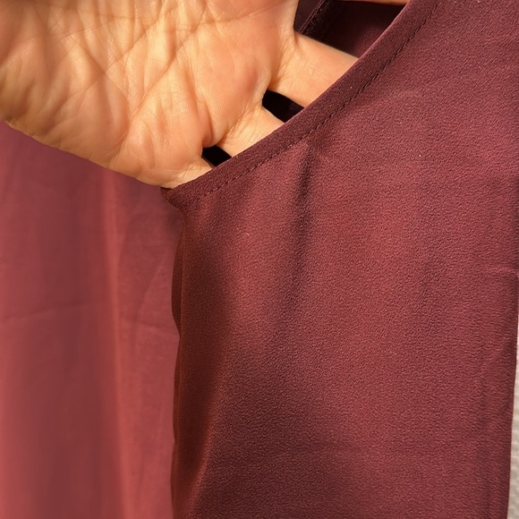 Ann Taylor Burgandy Wine Sleeveless Shell flowy Button Blouse Size M - Picture 9 of 12